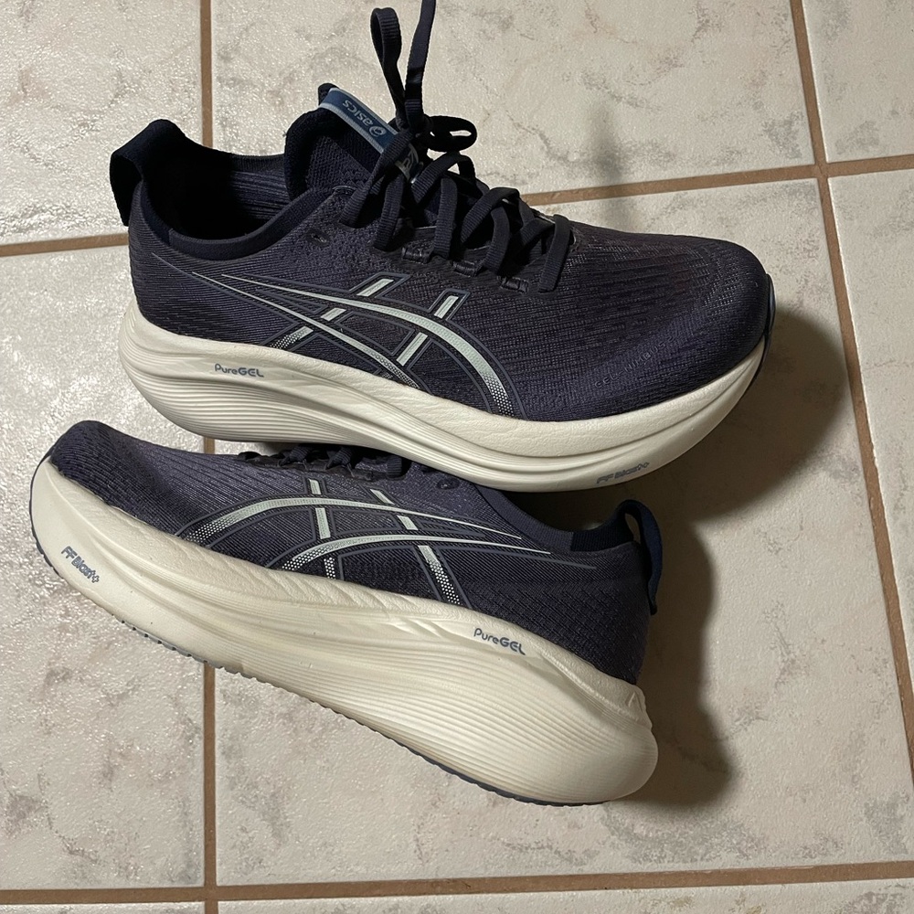 Asics gel nimbus 27 size 7.5 women’s